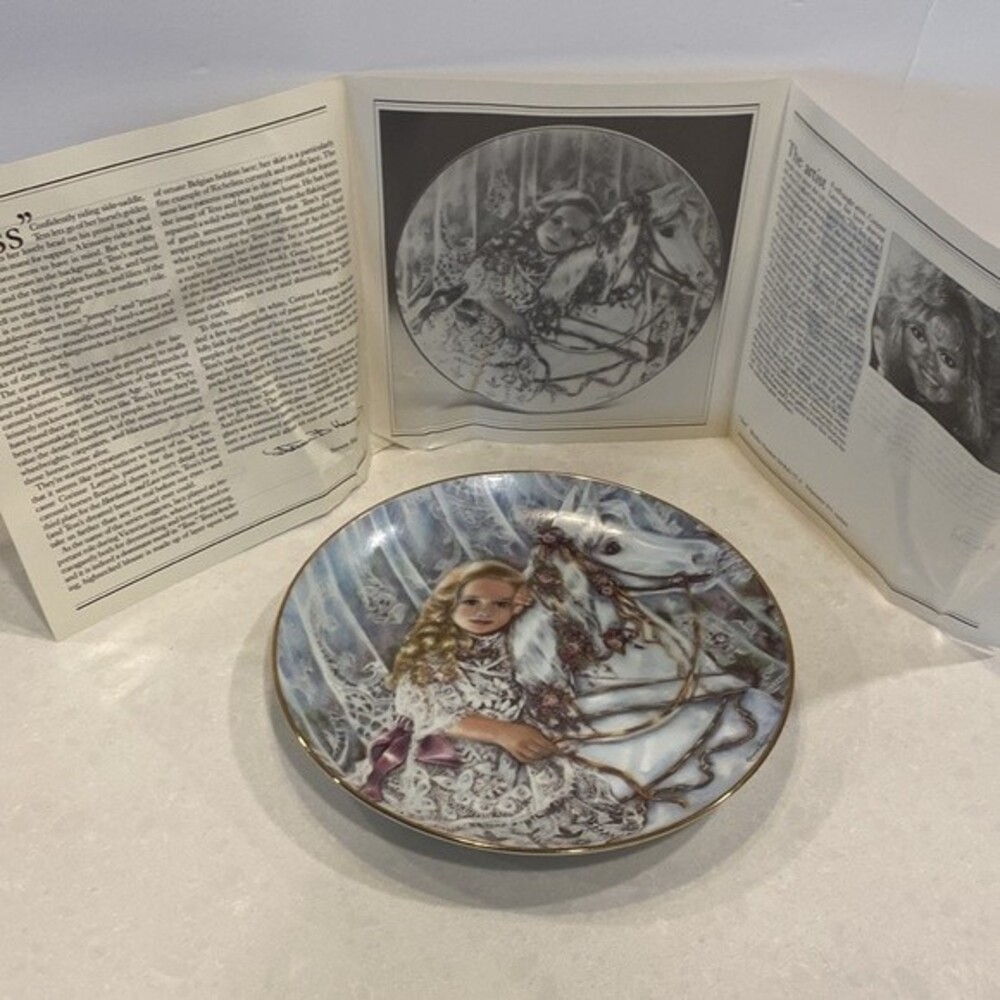 Corinne Layton Heirlooms & Lace Tess Collector’s 3rd Plate in Series #3048L - Picture 4 of 14